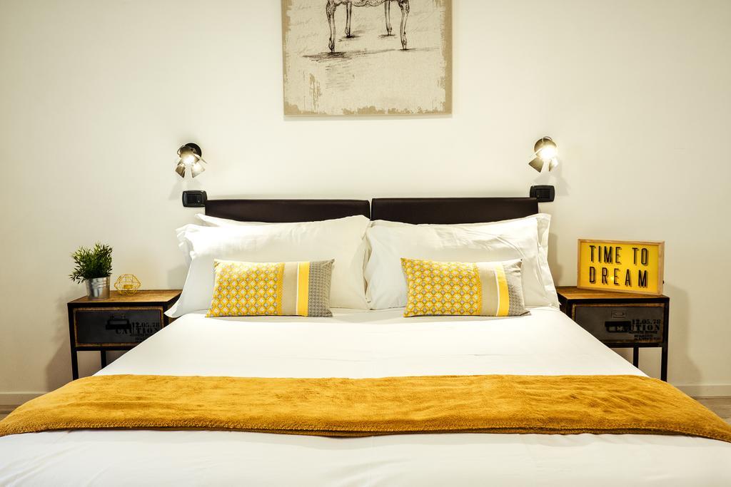Bmga L Stylish Industrial Termini Apartment 로마 외부 사진